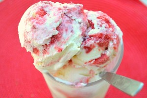 Recipe for Strawberry Cheesecake Ice Cream|@the_surfers_kitchen