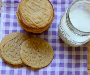 Gluten Free Peanut Butter Cookies| These simple cookies use rice flour instead of regular flour to make them gluten free and perfectly chewy. | www.thesurferskitchen.com