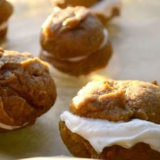 pumpkin whoopie pie