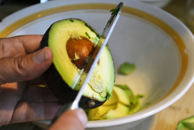 Best Ever Guacamole for Vegans and Paleo Eaters |@the_surfers_kitchen|www.thesurferskitchen.com