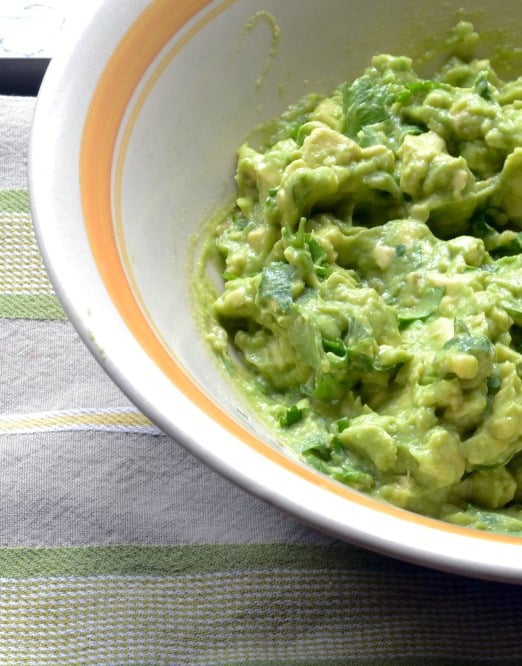 Best Ever Guacamole for Vegans and Paleo Eaters |@the_surfers_kitchen|www.thesurferskitchen.com