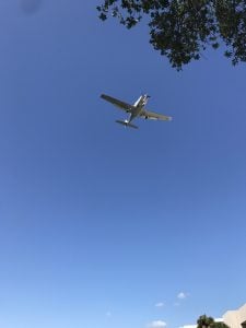Airplanes landing