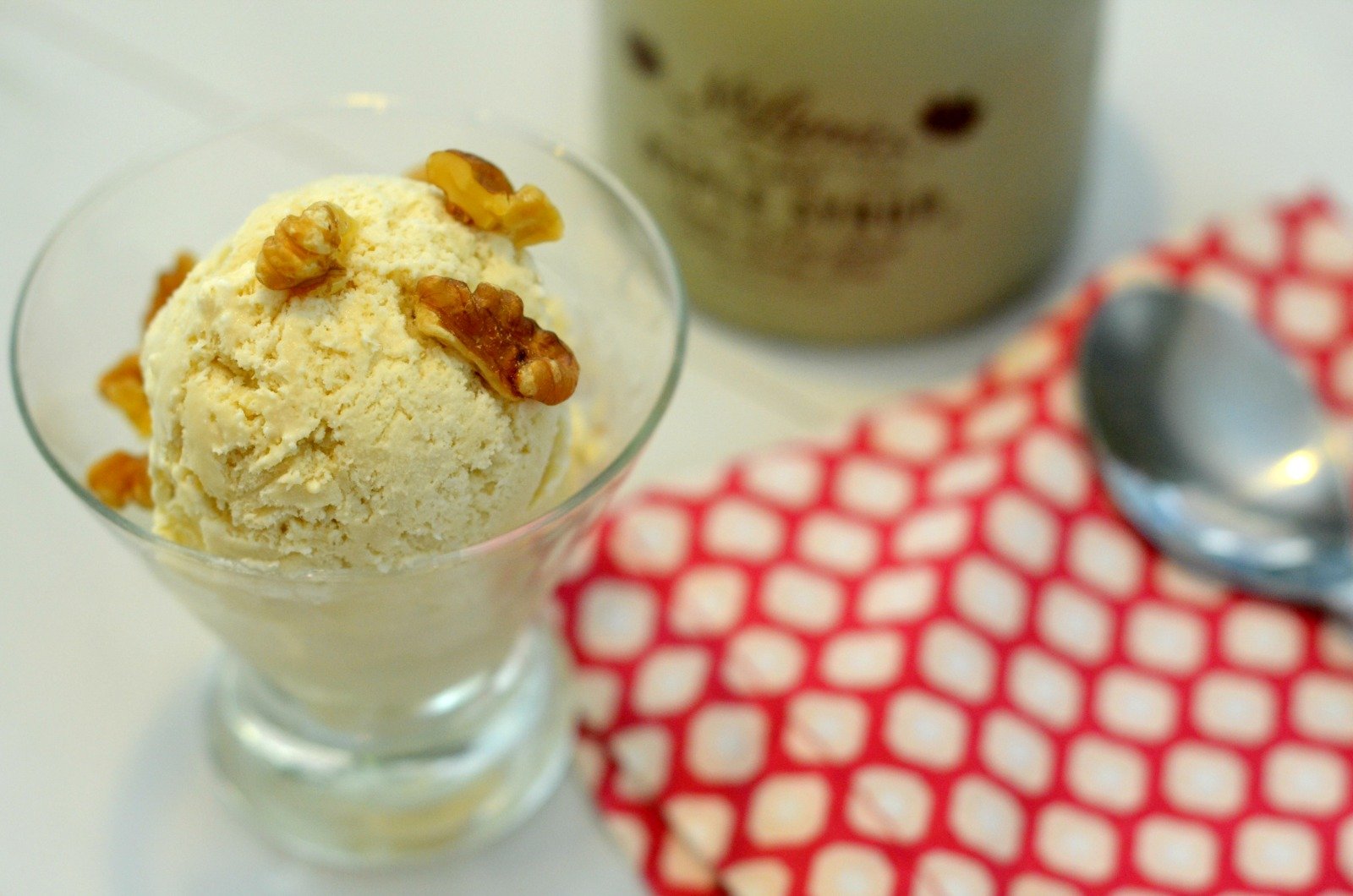 Maple Ice Cream made with heavy cream, milk, maple syrup and salt. Such a simple recipe for such a flavorful dessert. | www.thesurferskitchen.com