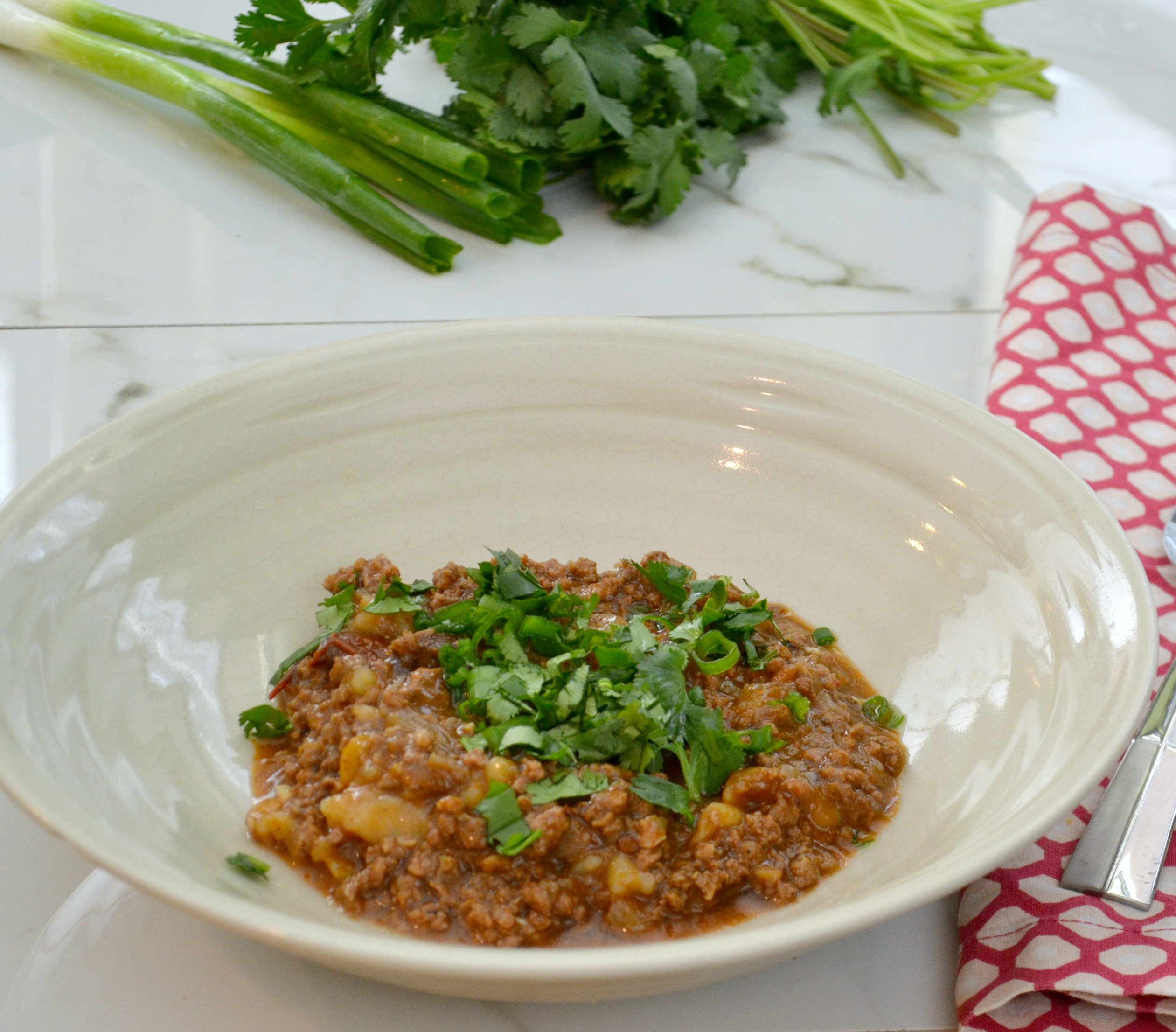 Paleo Insta Pot Chili| An easy weeknight meal when you need a hearty dinner. | www.thesurferskitchen.com