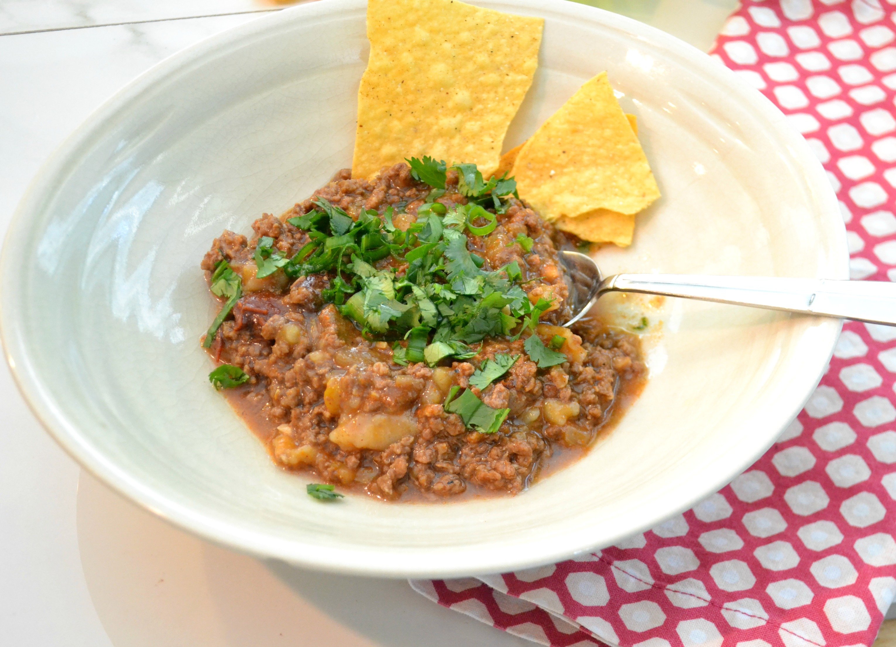 Paleo Chili in the Insta-Pot| An easy weeknight recipe for Paleo or Whole 30 plans. Enjoy with avocado and cilantro. | www.thesurferskitchen.com