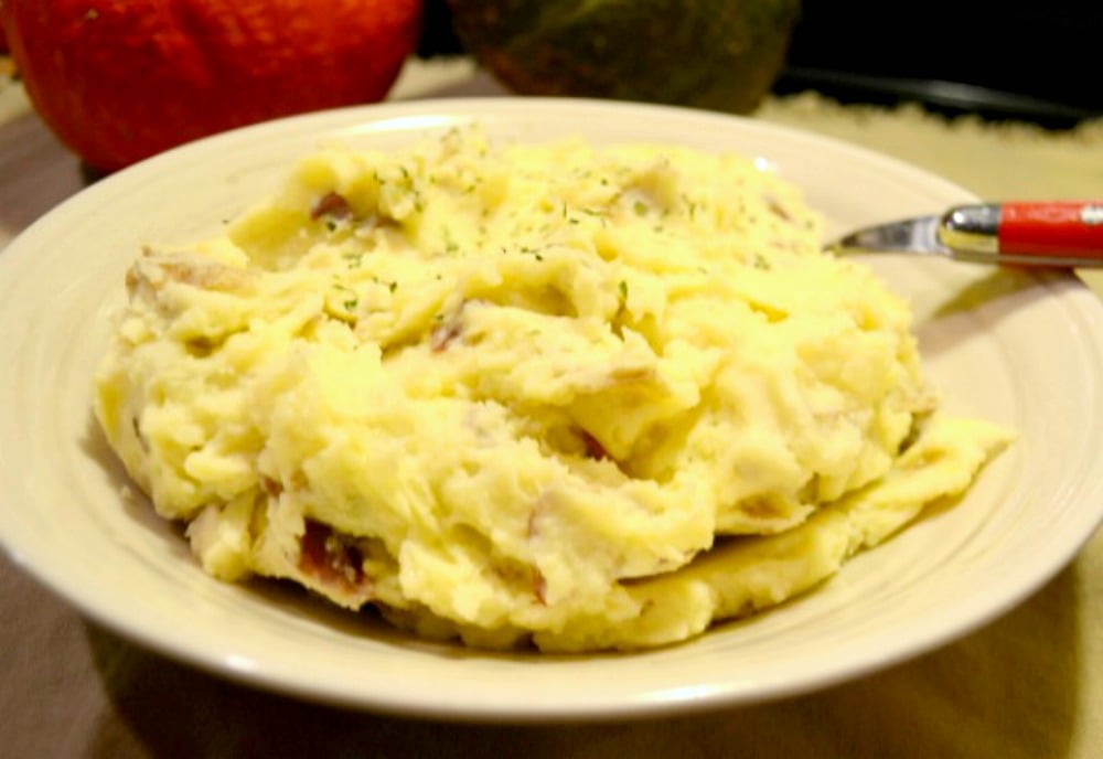 Wasabi Mashed Potatoes| Add a bit of spice and a depth of flavor compared to regular mashed potatoes. Easy to make vegan! | www.thesurferskitchen.com